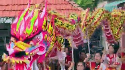 Female dragon dancers scale up ambitions in Vietnam