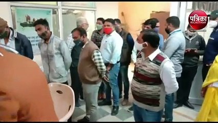 VIDEO : पाली में जिला कलक्टर के साथ अधिकारियों व कर्मचारियों के लगाया कोरोना वैक्सीन का टीका