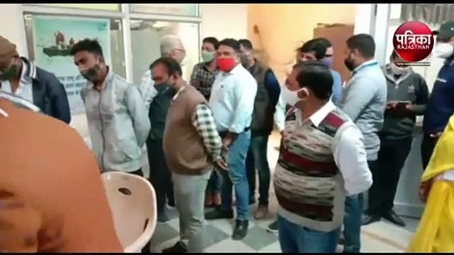 VIDEO : पाली में जिला कलक्टर के साथ अधिकारियों व कर्मचारियों के लगाया कोरोना वैक्सीन का टीका