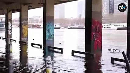 El río Sena se desborda a su paso por París