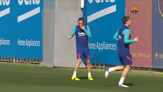Entreno de recuperación para el Barça tras la remontada en Copa