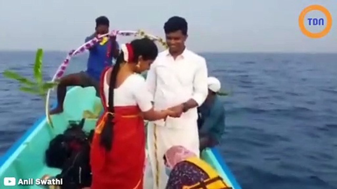 Un couple indien se marie en plongée sous-marine à 60 pieds sous l'eau