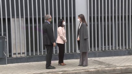 La Reina demuestra, una vez más, su pasión por el "look working"