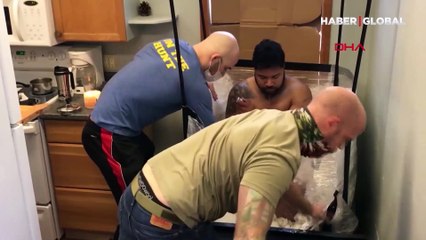 Eski asker hayır işi için buz kutusuna girdi