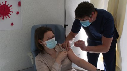 Chimay: Florence, aide-soignante dans l'unité Covid du CSF vaccinée (04.02.21)