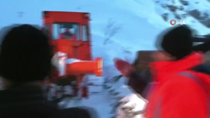 Şemdinli’de karla mücadele çalışması