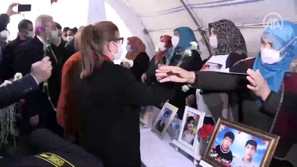 Ticaret Bakanı Ruhsar Pekcan Diyarbakır annelerini ziyaret etti