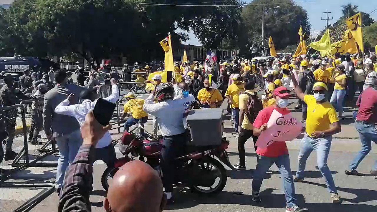 Disturbios a las afuera del Congreso tras manifestación AFP