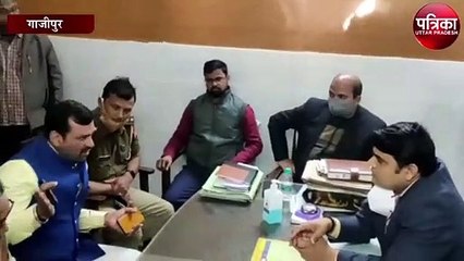 पूर्व प्रधान का आराेप, तहसीलदार ने लेखपालों से ललकार कर पिटवाया