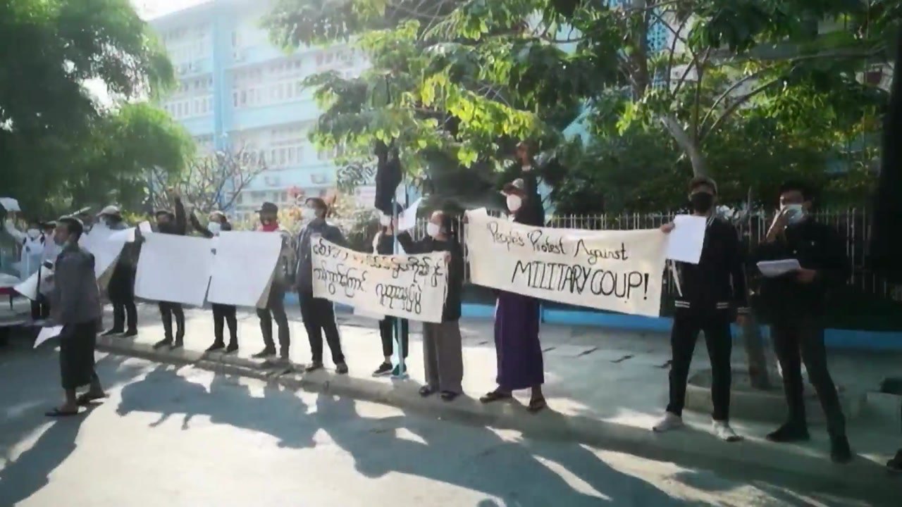 "미얀마 만달레이서 쿠데타 반대 첫 거리 시위" / YTN