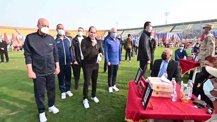 الرئيس السيسي لأسر الشهداء: كل أسرة قدمت شهيد لمصر تستحق التحية