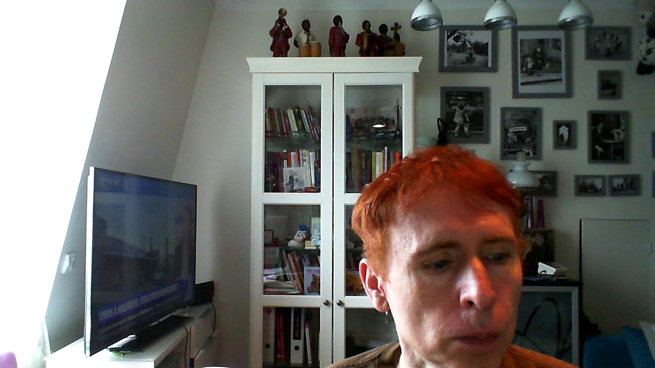 Wiwi égratigne "she's my queen"