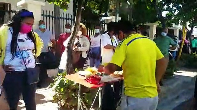 Desvinculados del Minerd lo abarrotan en búsqueda de prestaciones laborales