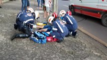 Motociclista fratura a perna em forte colisão contra carro no Centro de Cascavel