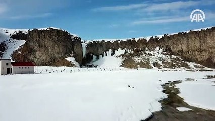 Diyadin Kanyonu'nda 30 metrelik buz sarkıtları