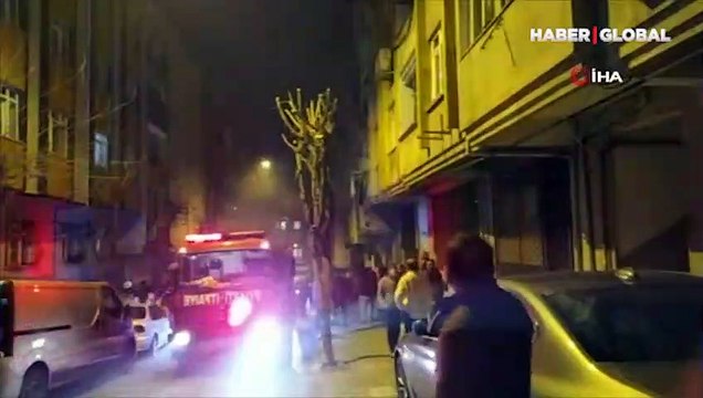 Korkutan yangın: Evlerinde çığlık çığlığa mahsur kalan 30 kişi tahliye edildi