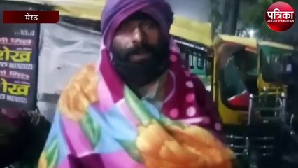 ठंड में रिक्शा पर गुजर रही रात