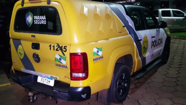 PM detém pai e filho, estoura desmanche, recupera carros, apreende quatro armas de fogo e munições em Santa Tereza do Oeste