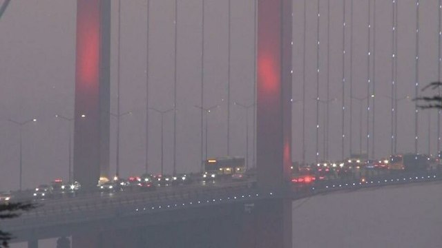 İstanbul Boğazı siste kayboldu