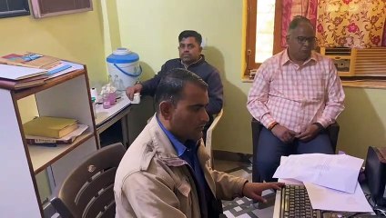 दस हजार रुपए रिश्वत लेते एसडीएम व चालक गिरफ्तार