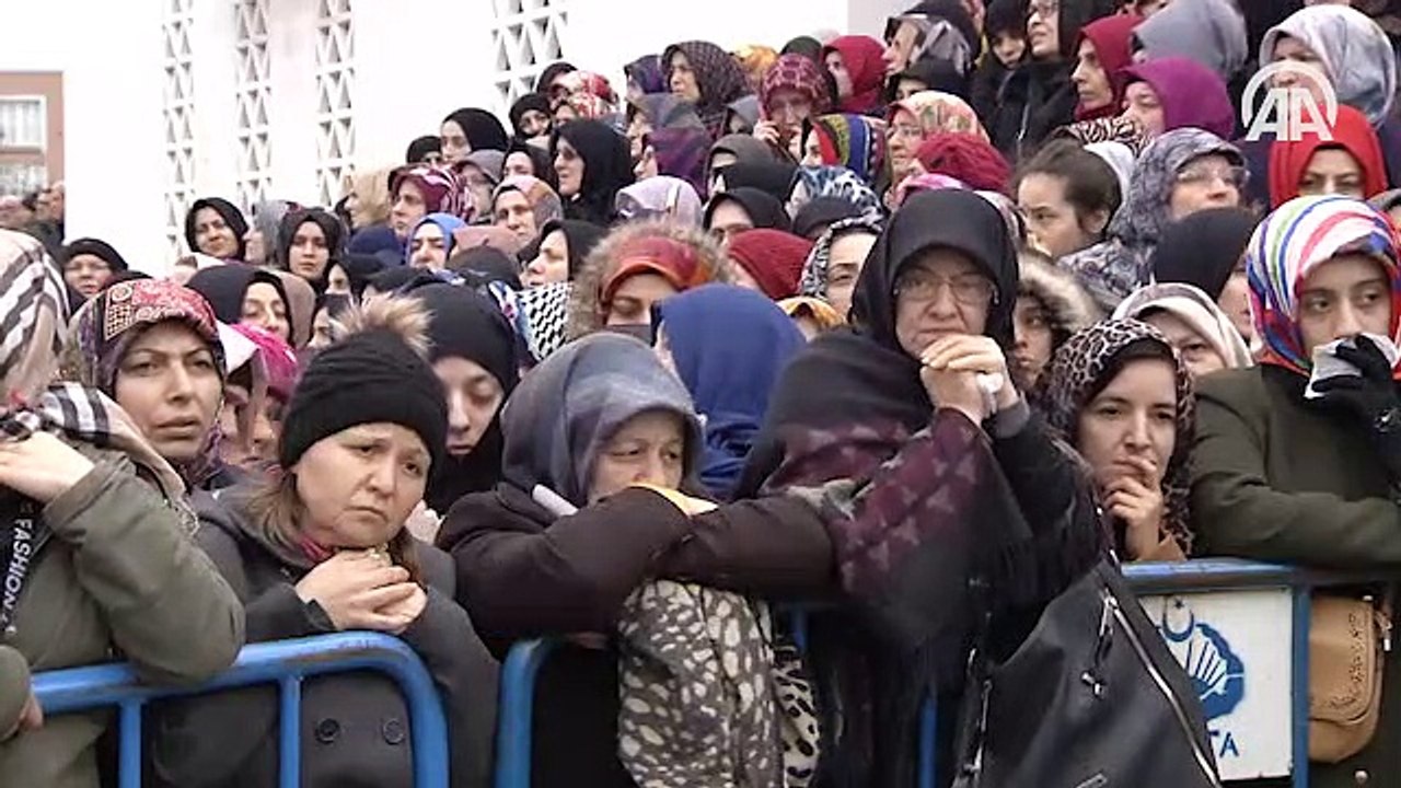 Kartal'da binanın çökmesi sonucu hayatını kaybeden, aynı aileden 9 kişi için cenaze töreni düzenlendi