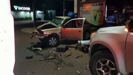 S10 e Gol colidem de frente na Avenida Papagaio, no bairro Floresta