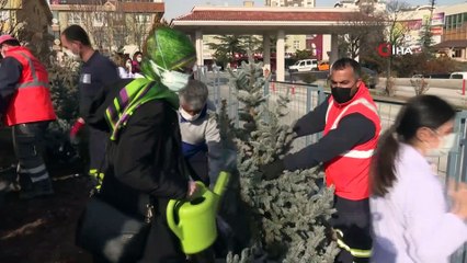 Delikanlı kostümün içinden çıktı genç kız neye uğradığını şaşırdı