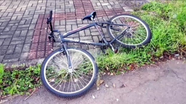 Mulher fica ferida após colisão entre Fiat Toro e bicicleta no Parque São Paulo