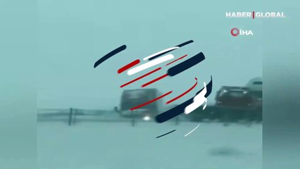 Buz tutan yolda 40 araç birbirine girdi