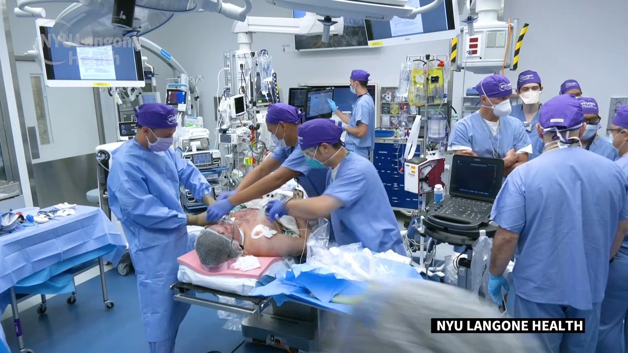 Triple greffe réussie du visage et des deux mains à New York