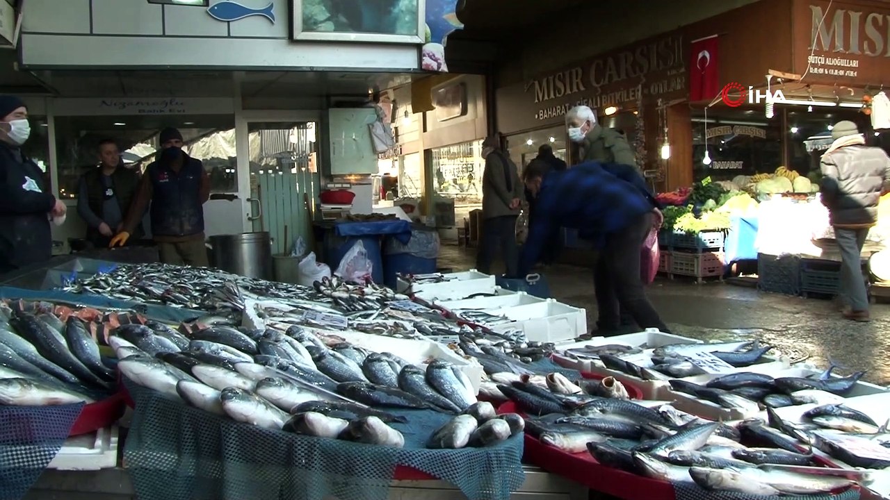 Yasak uzatıldı, sevenleri dondurulmuş hamsiyle yetinmek zorunda kaldı