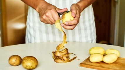 आलू का छिलकों में छुपा है सेहत का खजाना,फायदे सुन हैरान हो जाएगें । Potato Peel Benefit । Boldsky