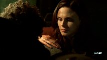 Bones 2x09 - Brennan and Hodgins send Booth a text message