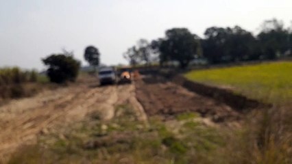 अवैध तरीके से किया जा रहा जेसीबी से खनन