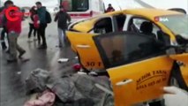 Taksiyle hafif ticari araç çarpıştı: 3 ölü, 7 yaralı
