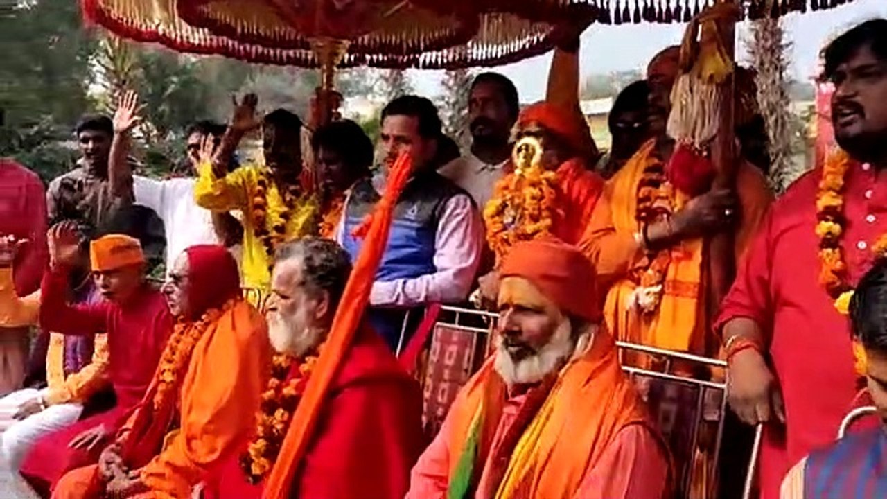 राम राज्य की स्थापना के लिए तमिलनाडु से छतरी या...