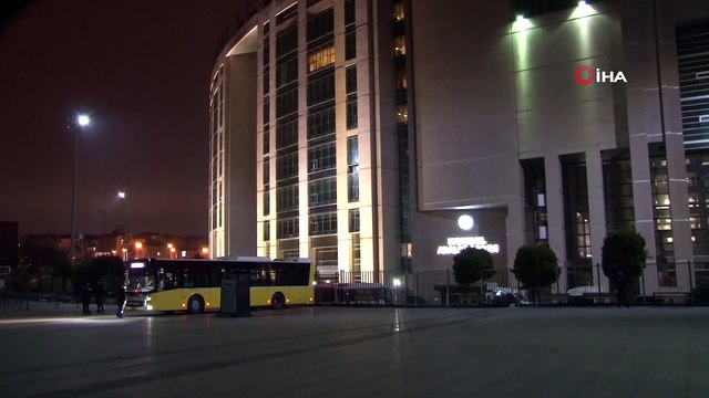 FETÖ’nün 15 Temmuz darbe girişimi soruşturması kapsamında tutuklanan Osman Kavala’nın yargılandığı davanın görülmesine devam edildi. Mahkeme sanık Kavala’nın tutukluluk halinin devamına karar vererek, dava konusu dosya ile istinaftan bozul