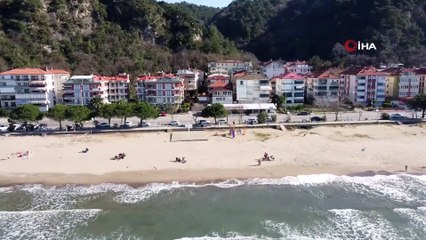 Vatandaşlar Şubat ayında sıcak havada sahillere akın etti