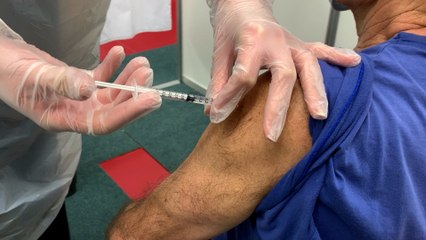 Vaccin : la deuxième dose sera-t-elle disponible ? A Courbevoie,  on s'interroge