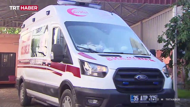 Hasta için beline kadar suya giren hemşire: Riski düşünmedim