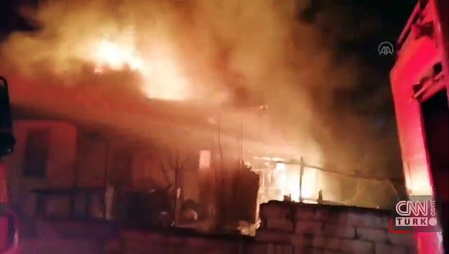 Ev sahipleri yangından canlarını zor kurtardı