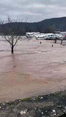 Bateaux emportés par la crue du Lot