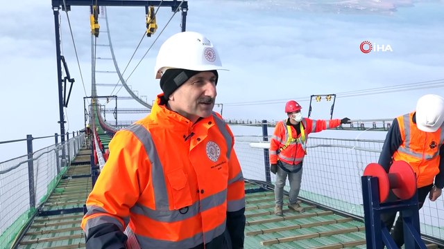 Bakan Karaismailoğlu, 1915 Çanakkale Köprüsü ‘kedi yolun’da ilk kez yürüyerek Asya’dan Avrupa’ya yürüyerek geçti