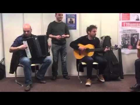 Mouss et Hakim de Zebda chantent pour l'Humanité