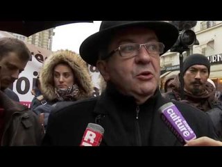 Manifestation devant le Sénat pour l'abrogation de la loi travail