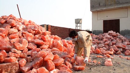 How 800 million pounds of Himalayan salt are mined each year