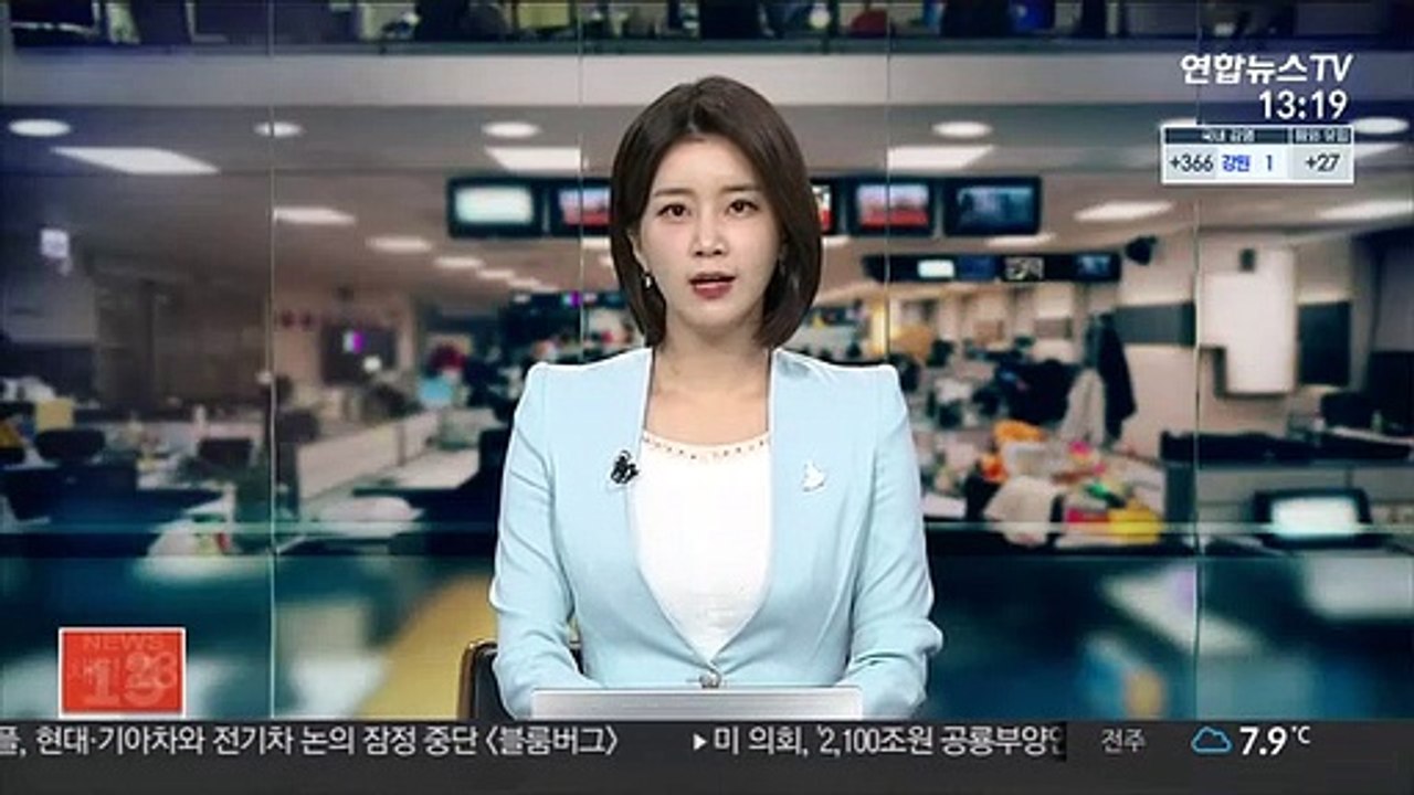 미얀마 대학가 쿠데타 항의 시위…트위터·인스타도 차단