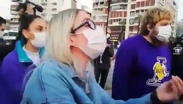 Polisin, vatandaş ve vekillerle LGBTİ+ tartışması: Öyle bir bayrak yok