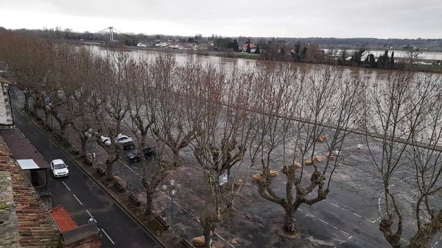 Samedi 6 février 2021 : décrue de la Garonne, les quais nettoyés à La Réole (Gironde)