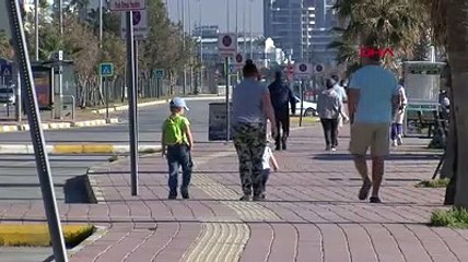 Antalya'da sahiller turistlere kaldı